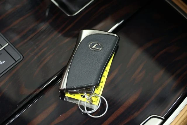 2024 Lexus LS 5th Gen - Image 5 of 31