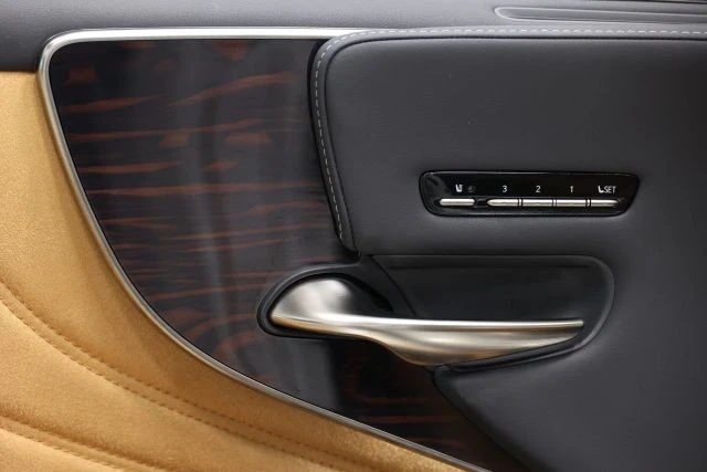 2024 Lexus LS 5th Gen - Image 10 of 31