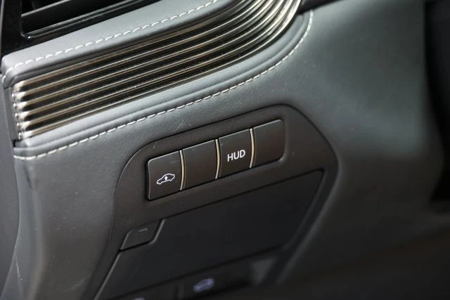 2024 Lexus LS 5th Gen - Image 21 of 31