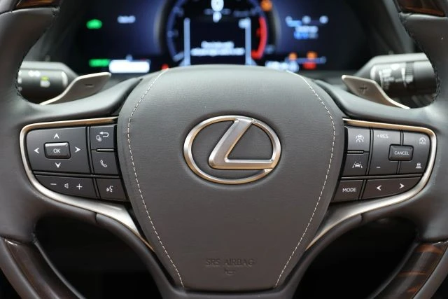 2024 Lexus LS 5th Gen - Image 24 of 31