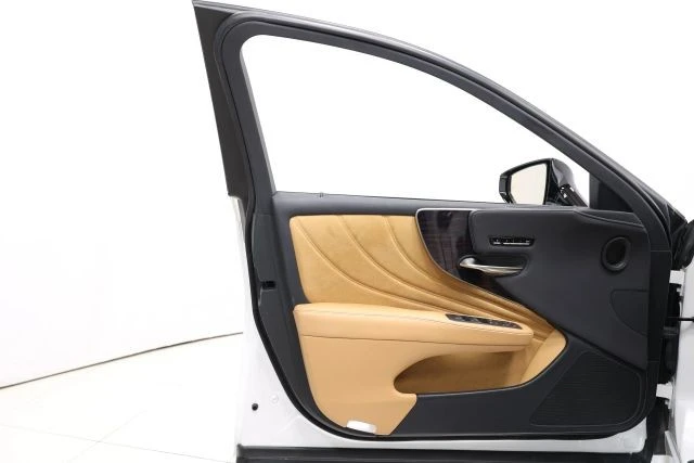 2024 Lexus LS 5th Gen - Image 9 of 31