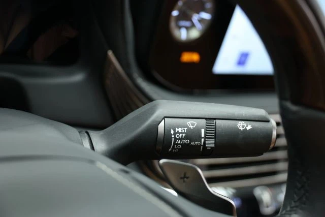 2024 Lexus LS 5th Gen - Image 26 of 31