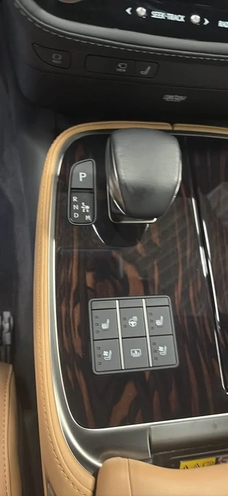 2024 Lexus LS 5th Gen - Image 9 of 11