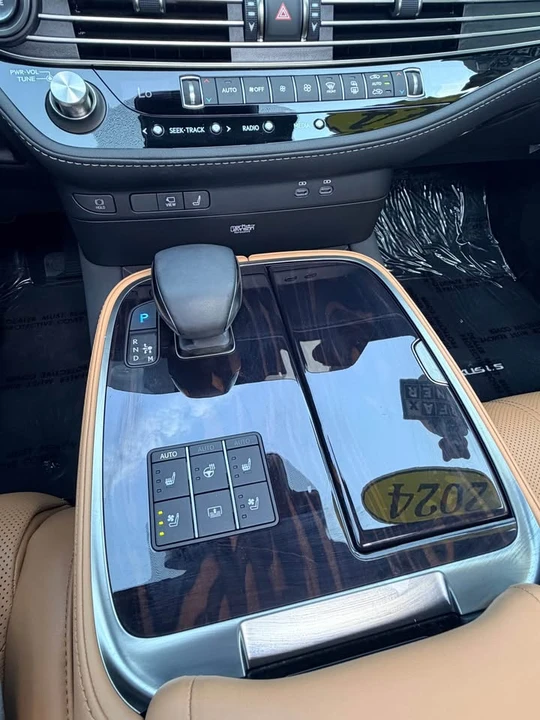 2024 Lexus LS 5th Gen - Image 9 of 15