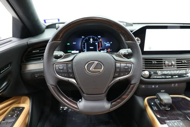 2024 Lexus LS 5th Gen - Image 23 of 31