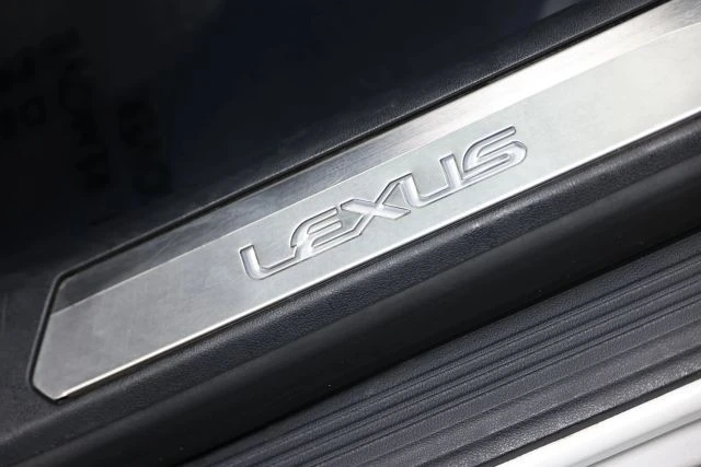 2024 Lexus LS 5th Gen - Image 14 of 31