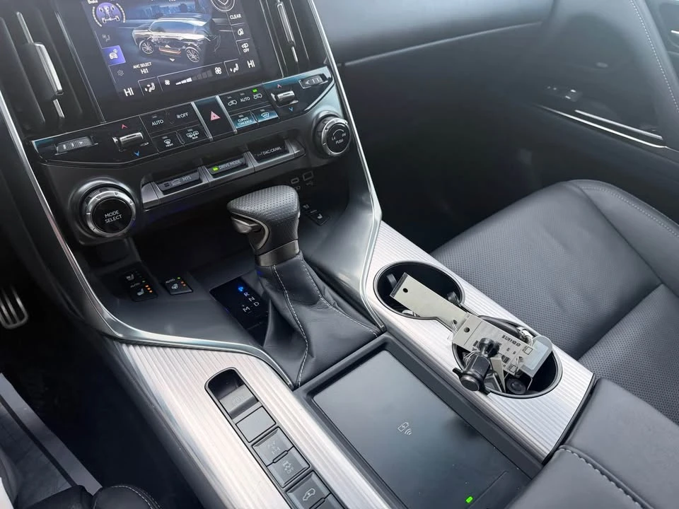 2024 Lexus LX 4th Gen - Image 14 of 20