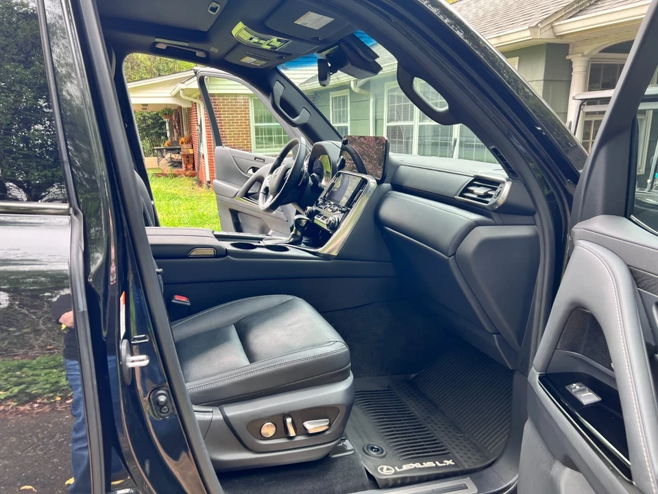 2024 Lexus LX 4th Gen - Image 18 of 21