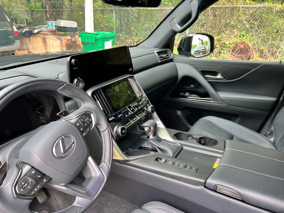 2024 Lexus LX 4th Gen - Image 19 of 21
