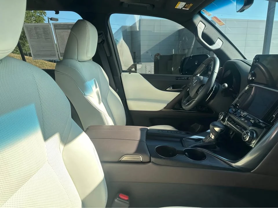 2024 Lexus LX 4th Gen - Image 6 of 7
