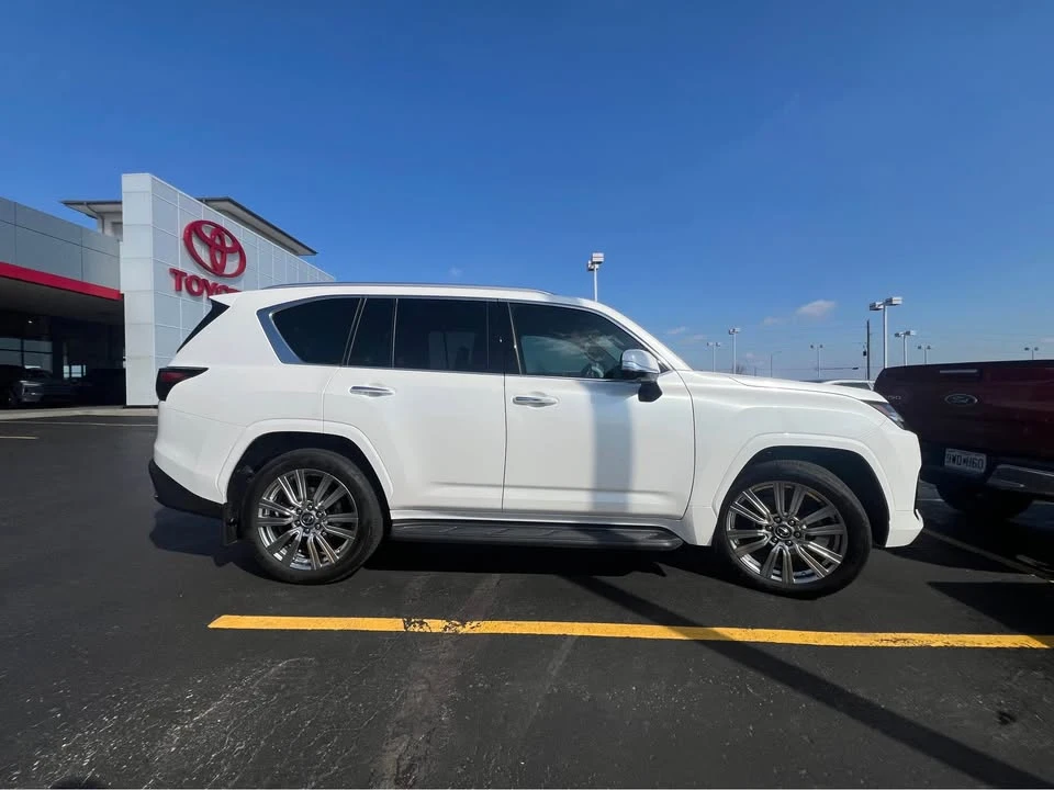 2024 Lexus LX 4th Gen - Image 4 of 5