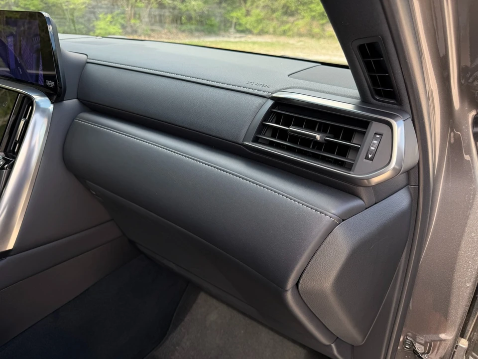 2024 Lexus LX 4th Gen - Image 17 of 21