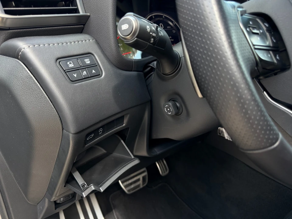 2024 Lexus LX 4th Gen - Image 10 of 21