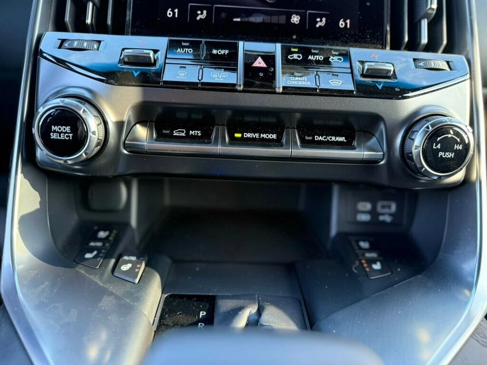 2024 Lexus LX 4th Gen - Image 18 of 21