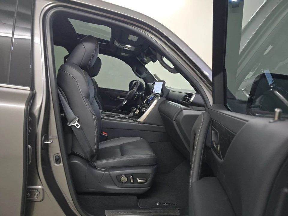 2024 Lexus LX 4th Gen - Image 8 of 16