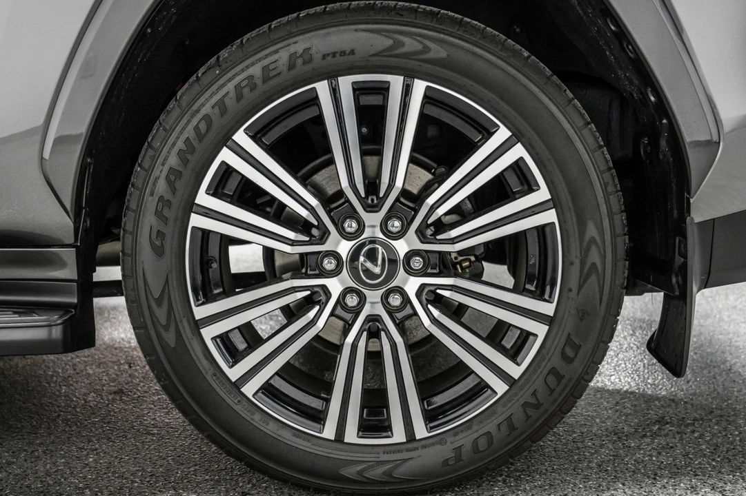2024 Lexus LX 3rd Gen - Image 10 of 21