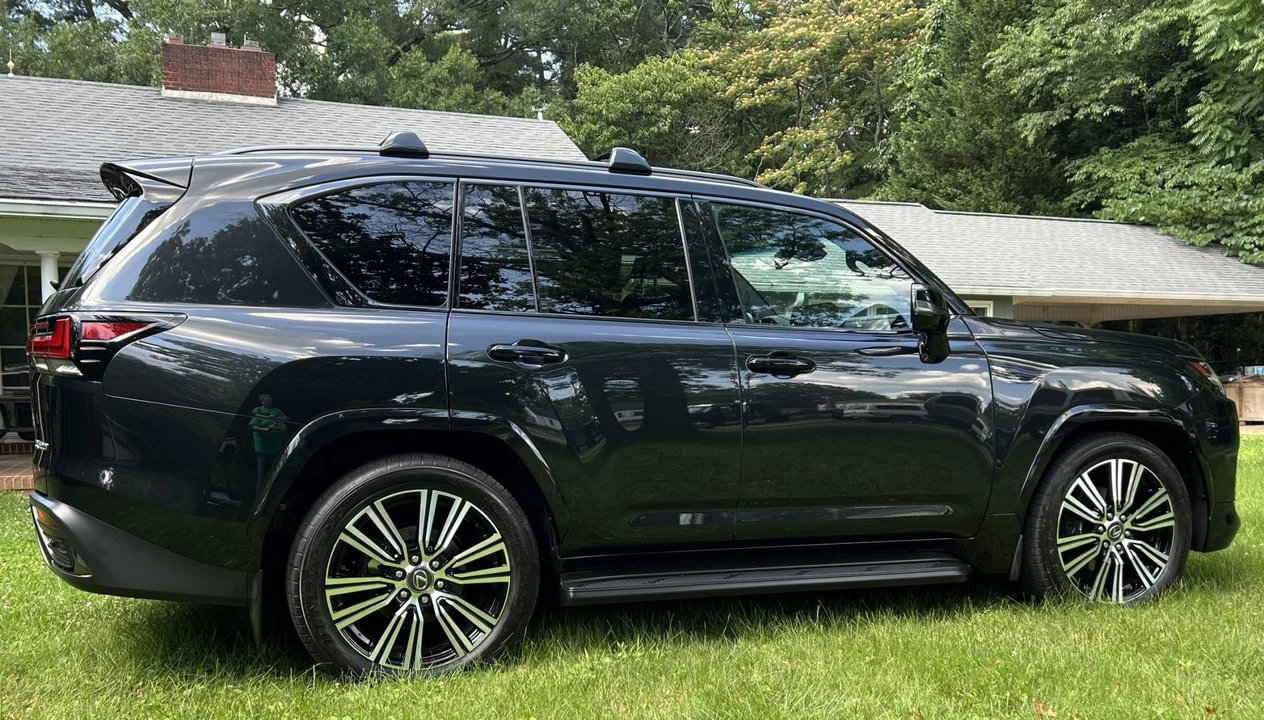 2024 Lexus LX 4th Gen - Image 19 of 31