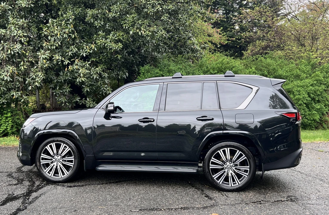 2024 Lexus LX 4th Gen - Image 10 of 31