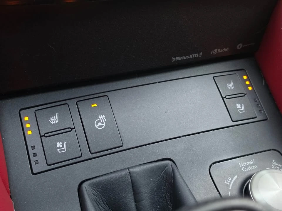 2024 Lexus RC - Image 11 of 13