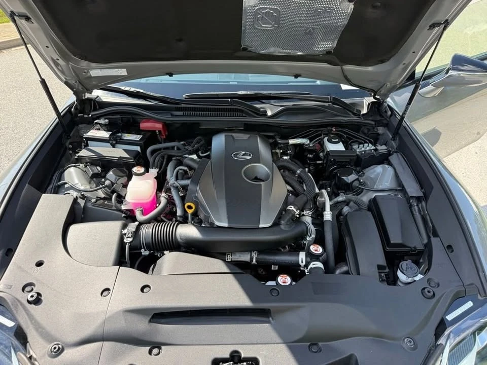 2024 Lexus RC - Image 16 of 20