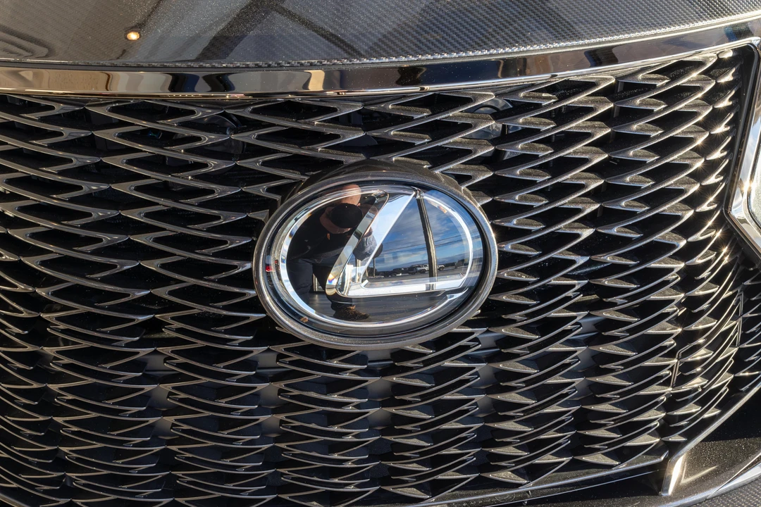 2024 Lexus RC F - Image 20 of 31