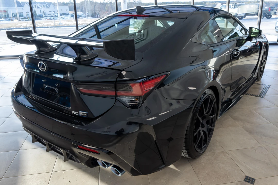 2024 Lexus RC F - Image 13 of 31