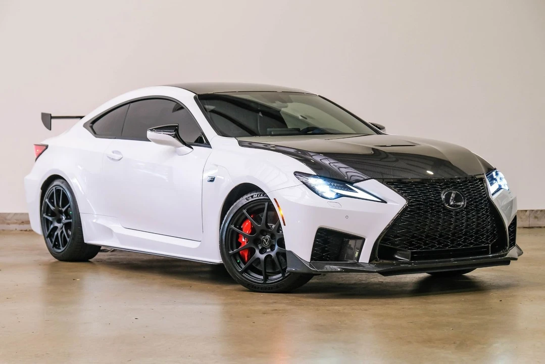 2024 Lexus RC F - Image 9 of 12