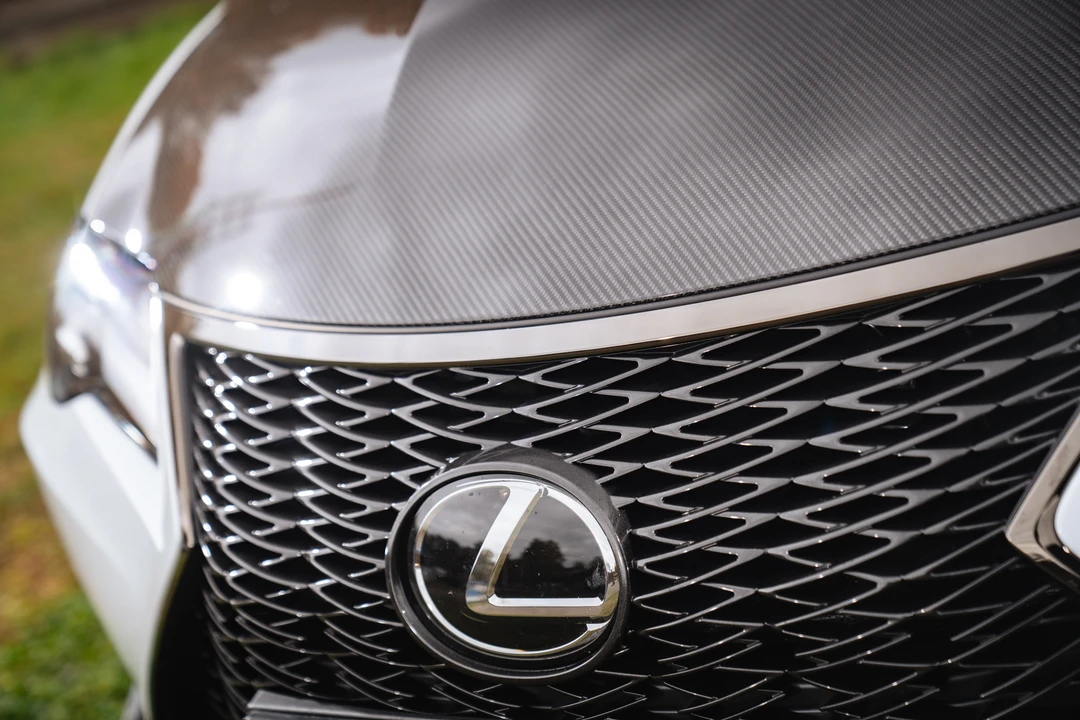 2024 Lexus RC F - Image 17 of 31