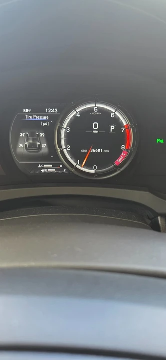 2024 Lexus RC - Image 26 of 31
