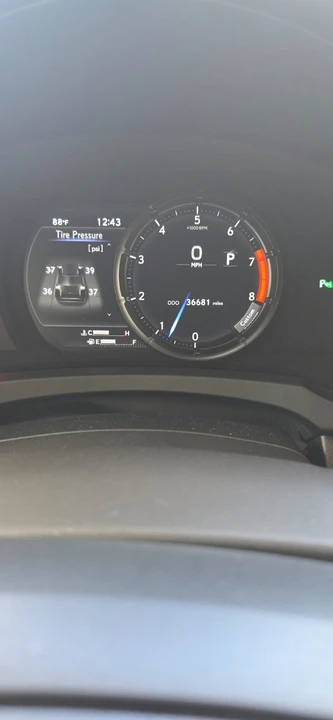 2024 Lexus RC - Image 25 of 31