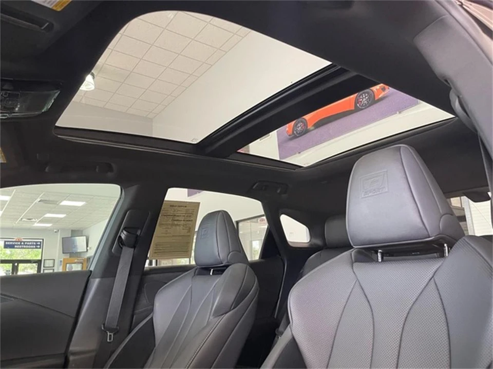 2024 Lexus RX 5th Gen - Image 29 of 31