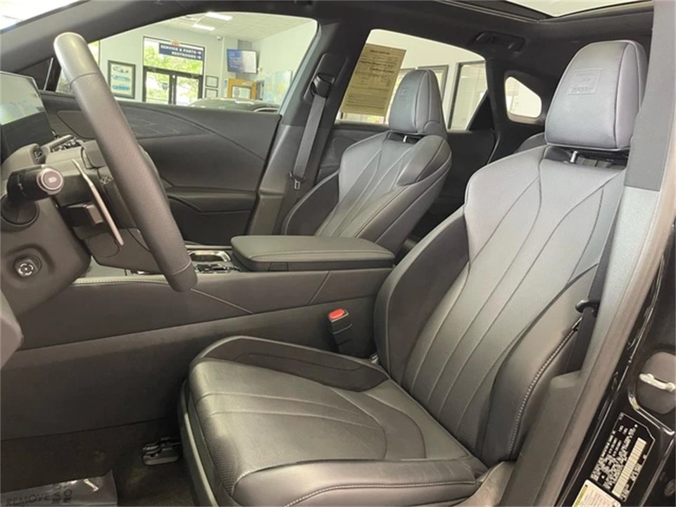 2024 Lexus RX 5th Gen - Image 28 of 31