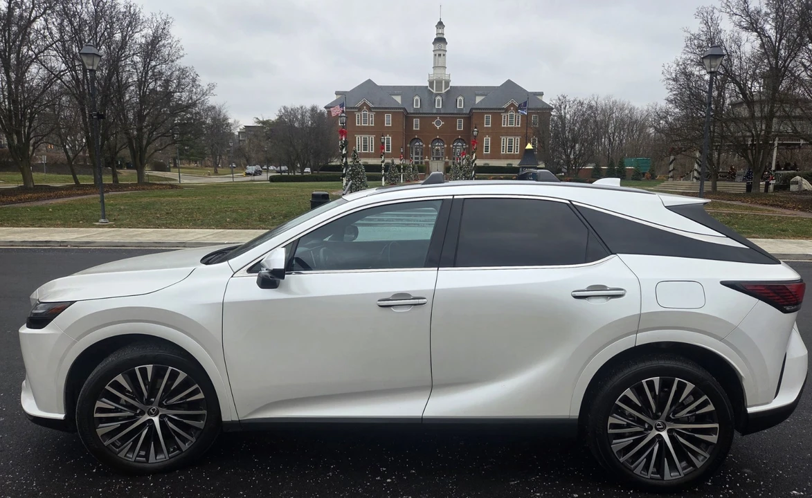 2024 Lexus RX 5th Gen - Image 12 of 21