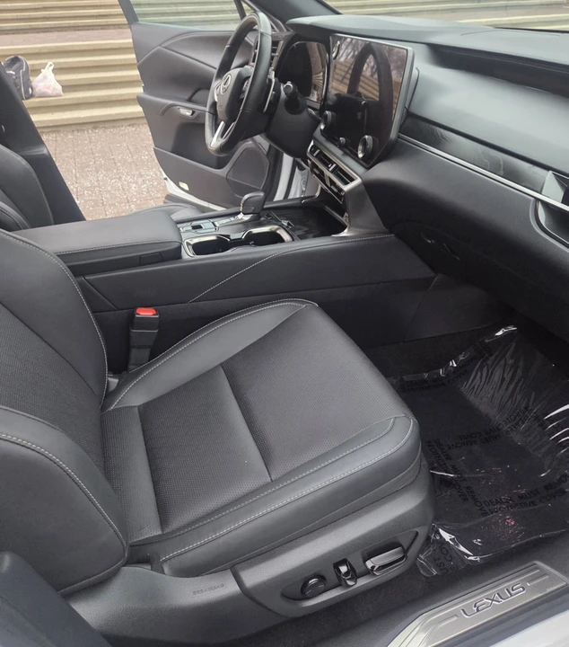 2024 Lexus RX 5th Gen - Image 7 of 21