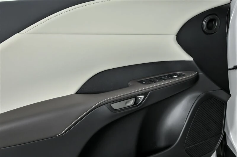 2024 Lexus RX 5th Gen - Image 18 of 21