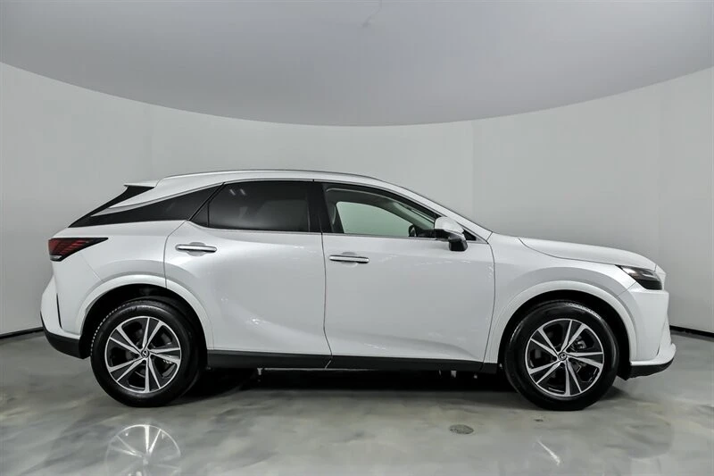 2024 Lexus RX 5th Gen - Image 14 of 21