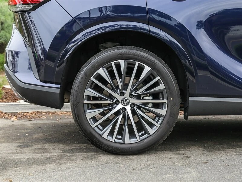 2024 Lexus RX 5th Gen - Image 14 of 21