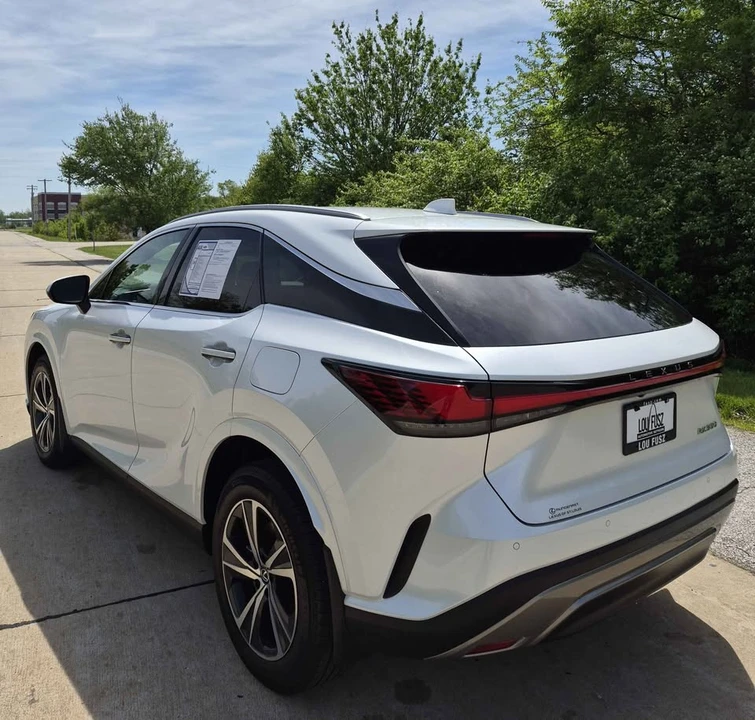 2024 Lexus RX 5th Gen - Image 8 of 18