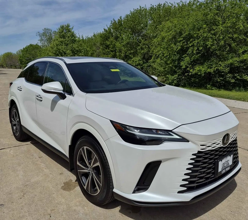 2024 Lexus RX 5th Gen - Image 12 of 18