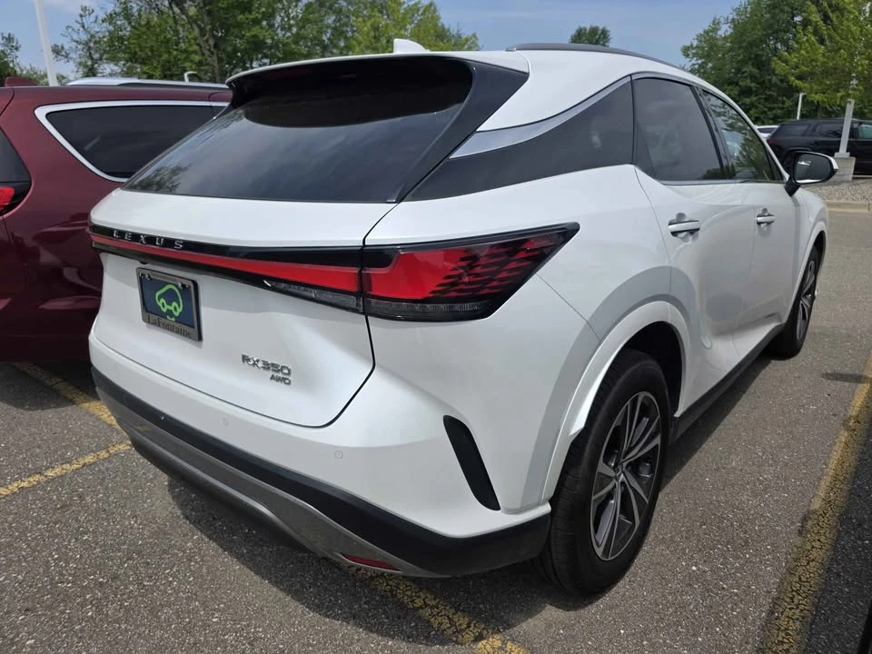 2024 Lexus RX 5th Gen - Image 5 of 9