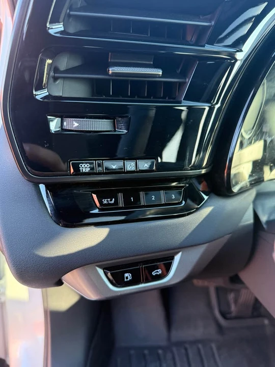 2024 Lexus RX 5th Gen - Image 8 of 12