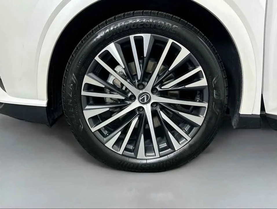 2024 Lexus RX 5th Gen - Image 11 of 12