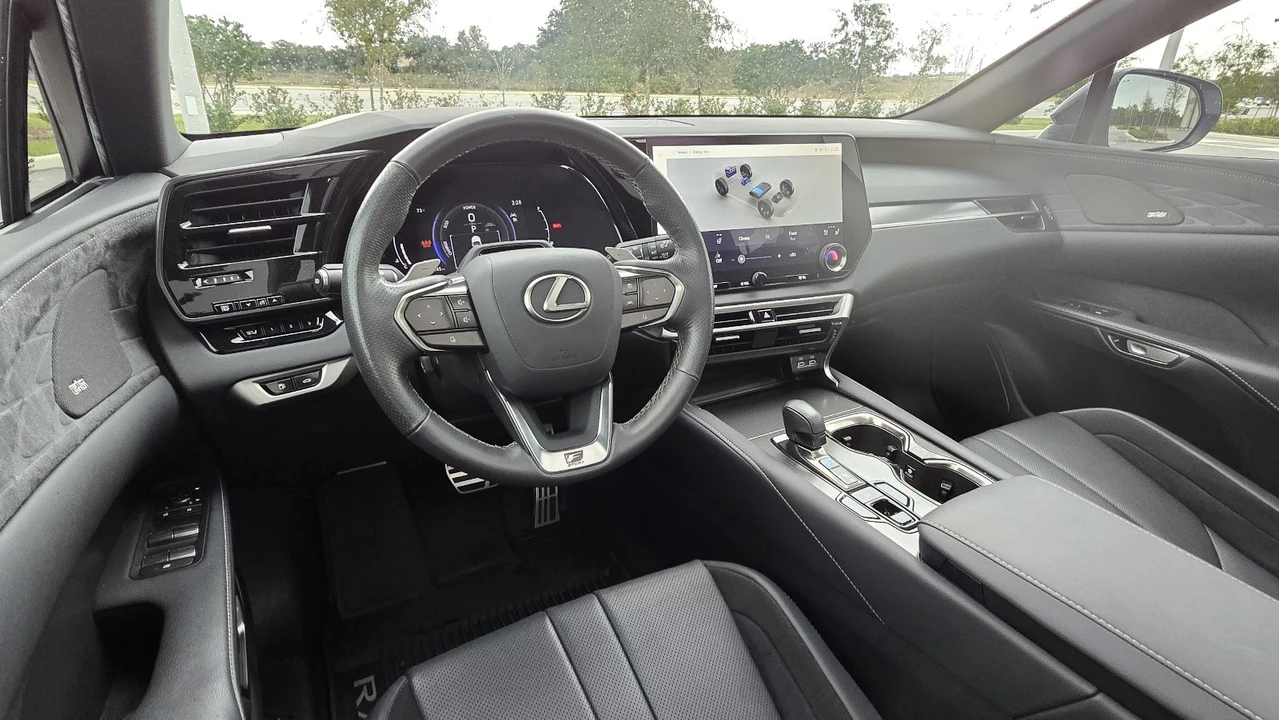 2024 Lexus RX 5th Gen - Image 14 of 18