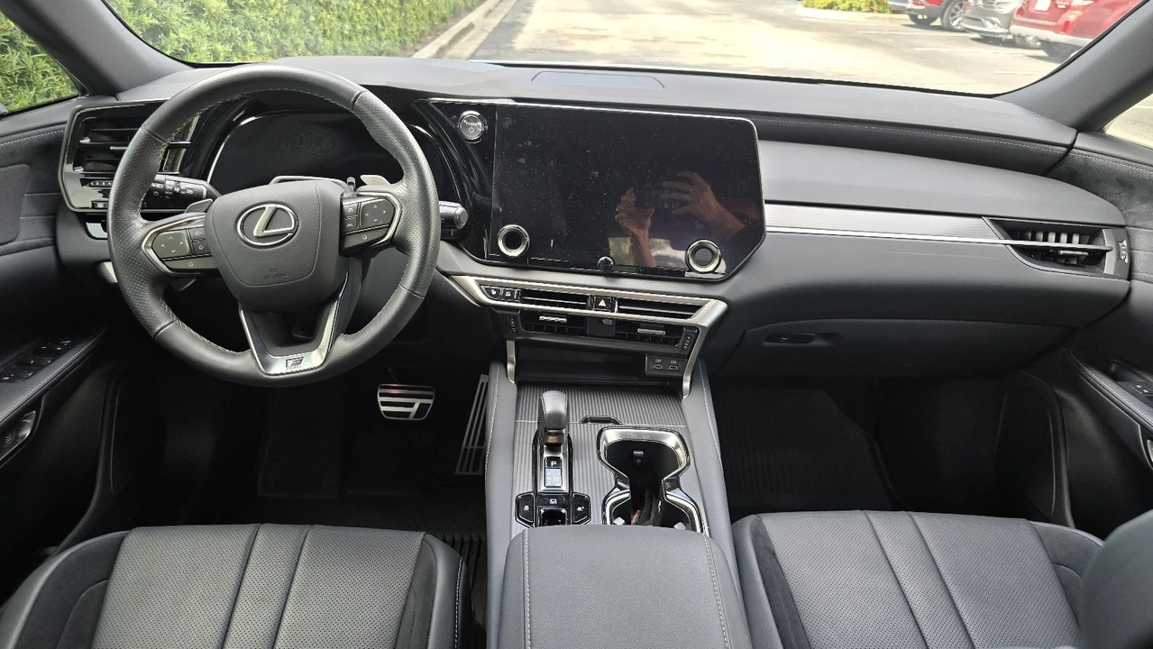 2024 Lexus RX 5th Gen - Image 8 of 18