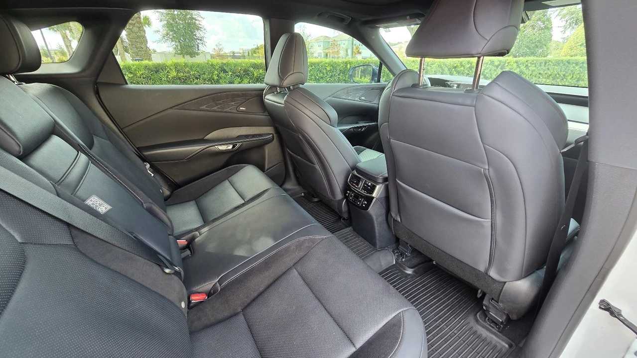 2024 Lexus RX 5th Gen - Image 11 of 18