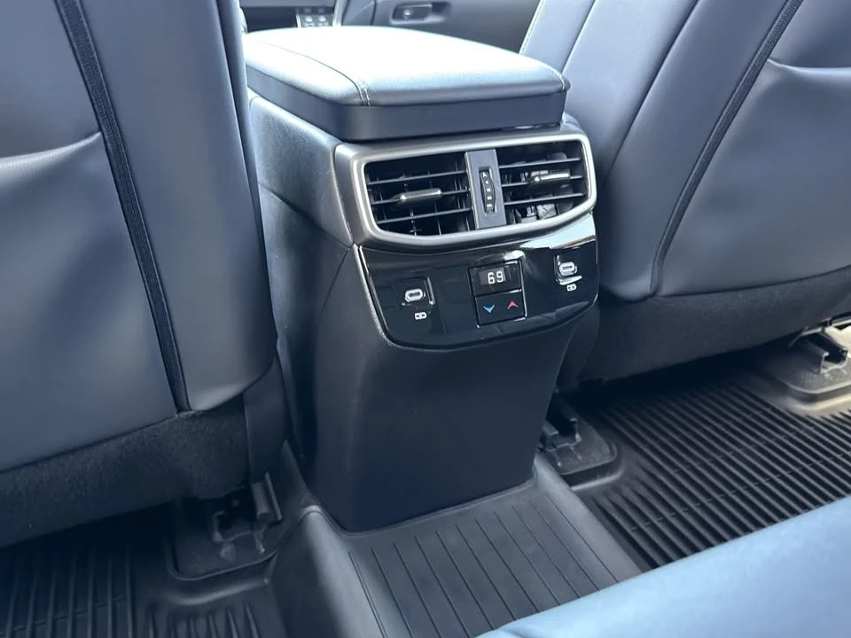 2024 Lexus RX 5th Gen - Image 17 of 20