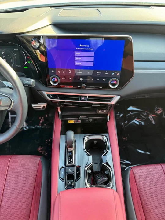 2024 Lexus RX 5th Gen - Image 13 of 17