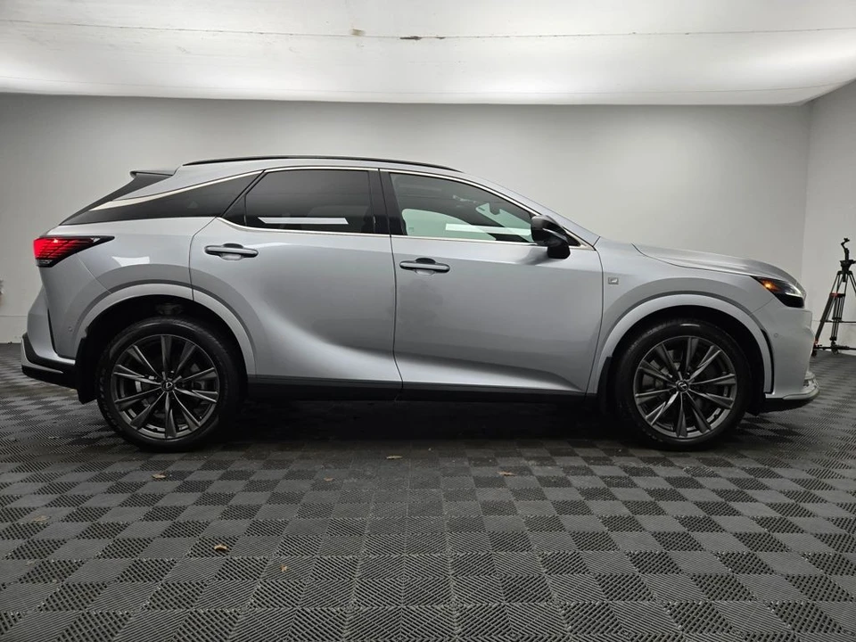 2024 Lexus RX 5th Gen - Image 10 of 12