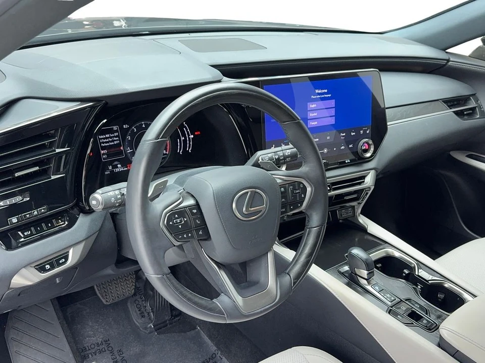 2024 Lexus RX 5th Gen - Image 14 of 21