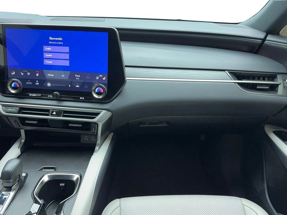 2024 Lexus RX 5th Gen - Image 17 of 21